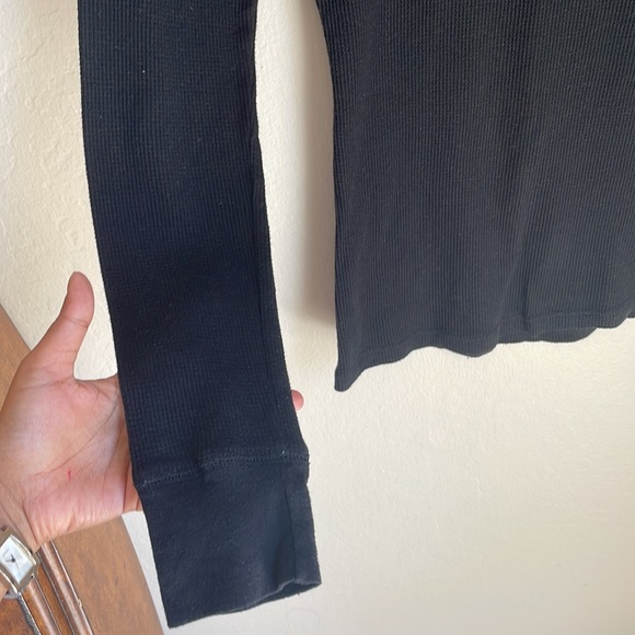 Old Navy round neck fitted ribbed knit black tee long sleeves - Picture 9 of 10